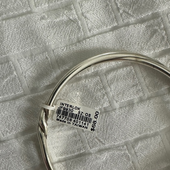 NWT Brand new, never worn Brighton Silver Bangle Bracelet with a twist! - Picture 4 of 4